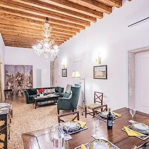 Ca' San Beneto Completely Refurbished In A Fabulously Area Apartment Venice