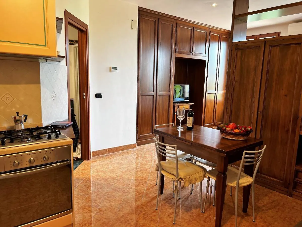 Provenzano Studios Siena 0*,